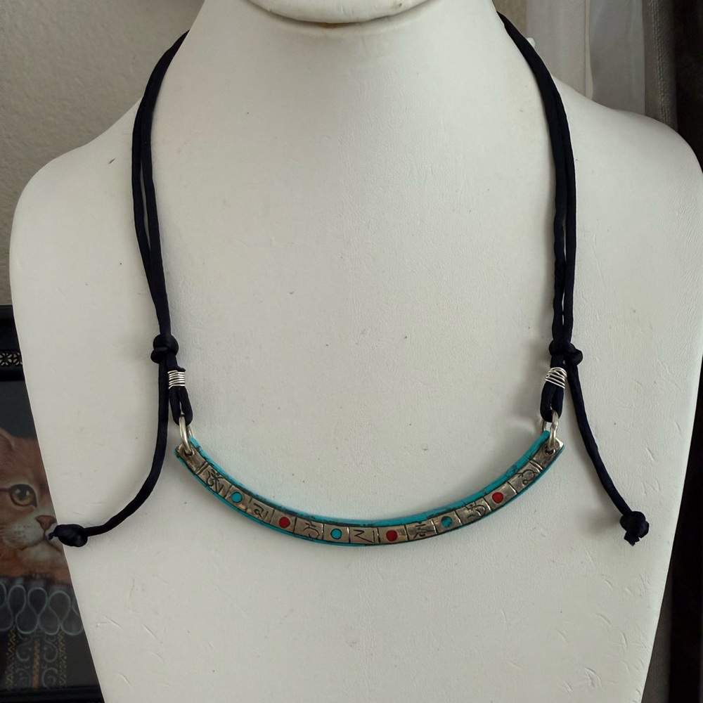 Turquoise & coral inlay Tibetan mantras amulet pendant necklace black silk cord - Picture 2 of 7